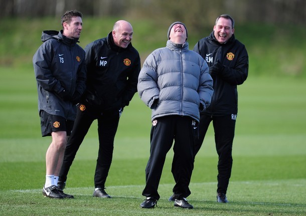 Alex Ferguson và các cộng sự cười như "mùa thua tỏa nắng"